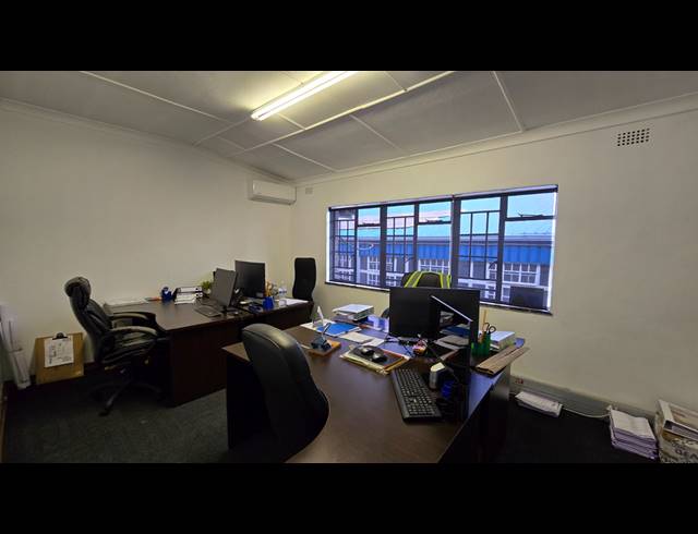 1,499M² WAREHOUSE TO LET IN EASTLEIGH